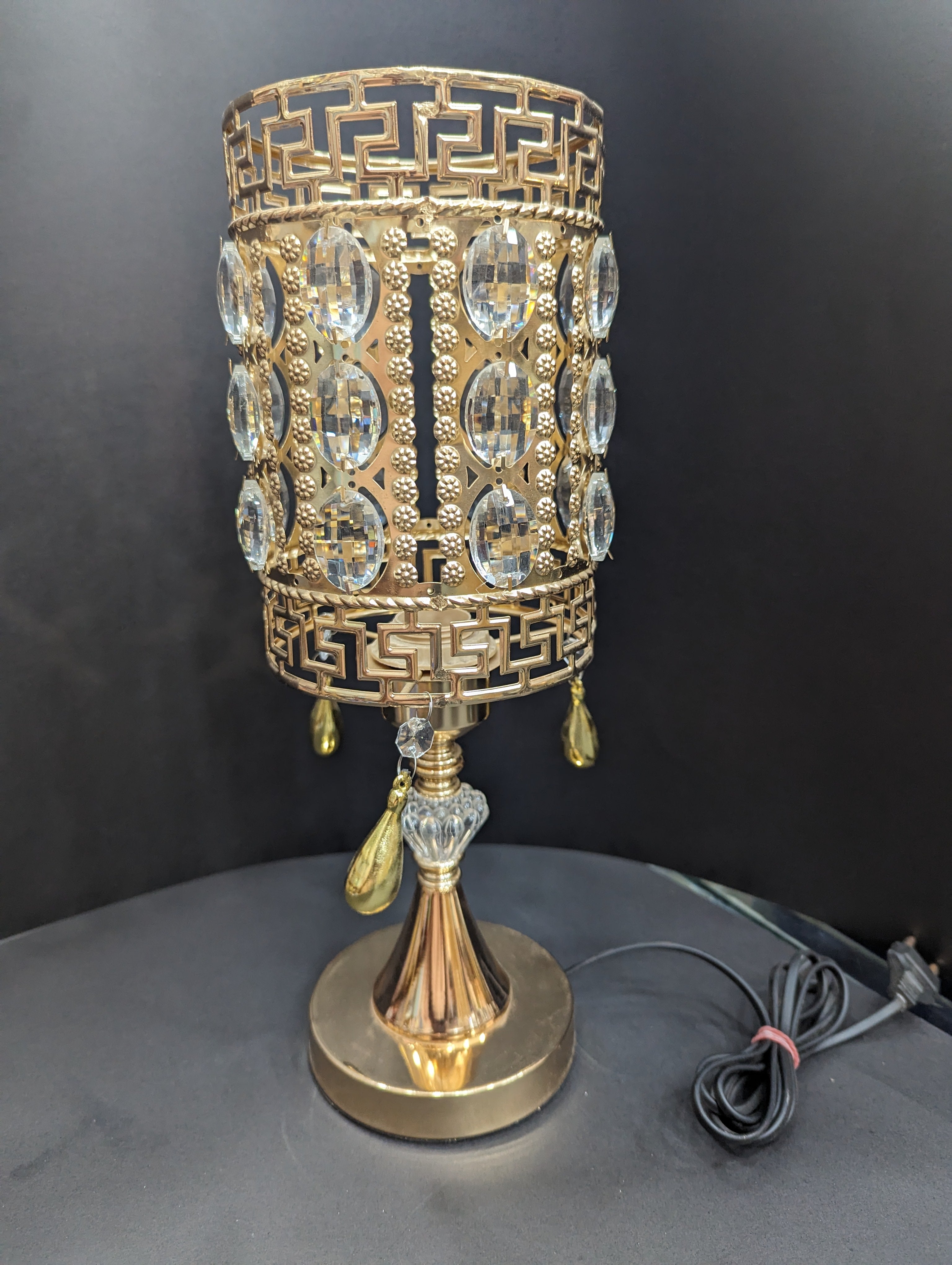 Luxury Crystal Embellished Table Lamp – Intricate Design for Elegant Interiors