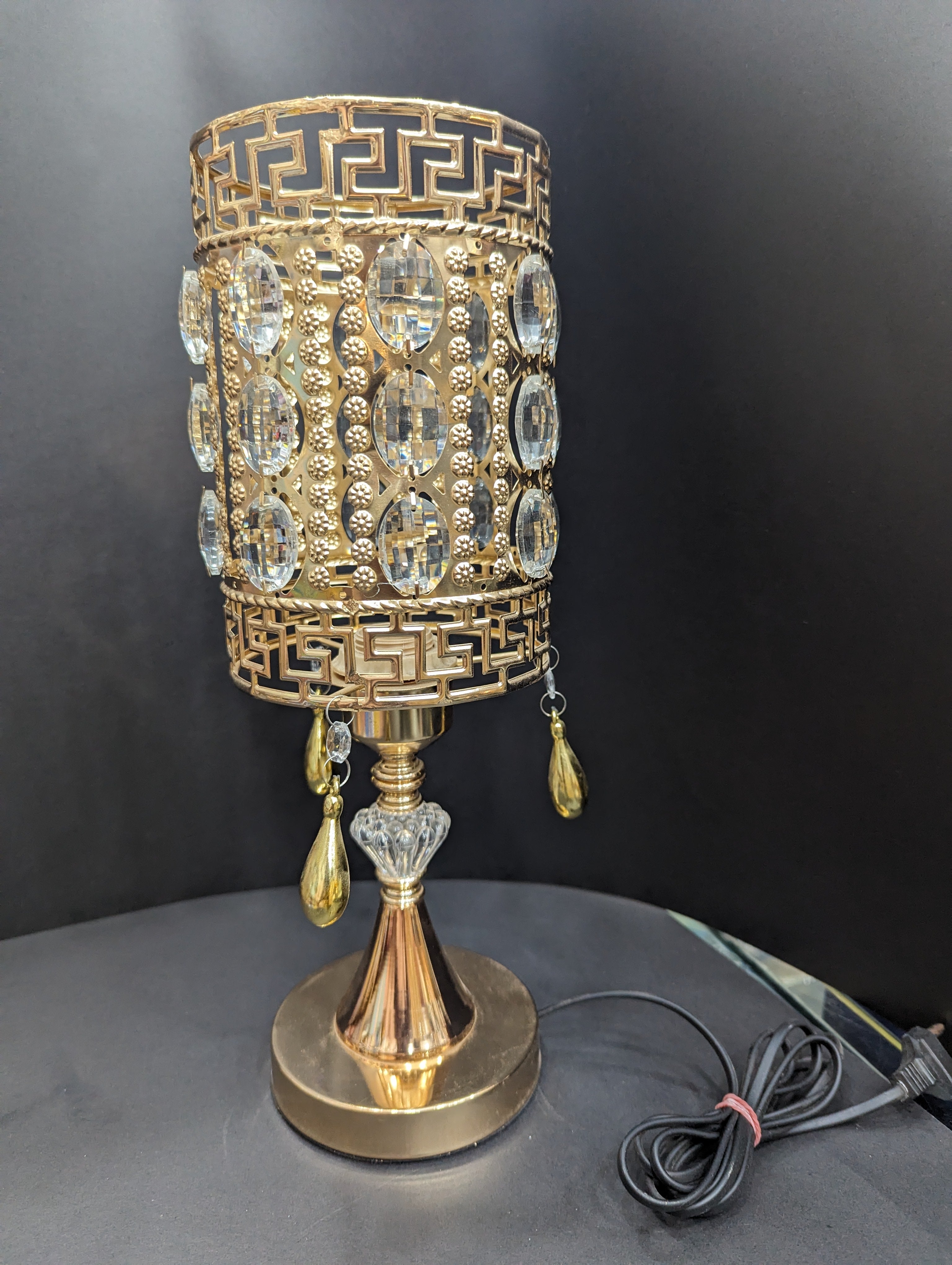 Luxury Crystal Embellished Table Lamp – Intricate Design for Elegant Interiors